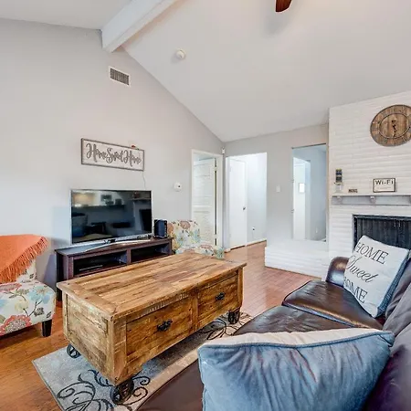 Adorable Home In Energy Corridor, Houston